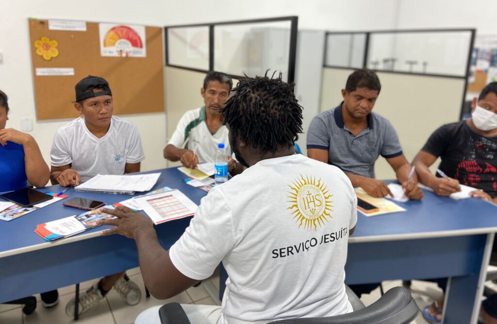 Projeto capacita migrantes para a vida fora dos abrigos em Boa Vista