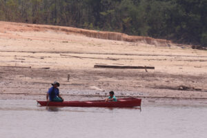 Estiagem assola a região amazônica em 2023: impactos globais e o fenômeno das ‘terras caídas’ 