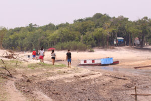 Estiagem assola a região amazônica em 2023: impactos globais e o fenômeno das ‘terras caídas’ 