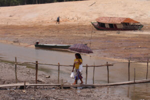 Estiagem assola a região amazônica em 2023: impactos globais e o fenômeno das ‘terras caídas’ 