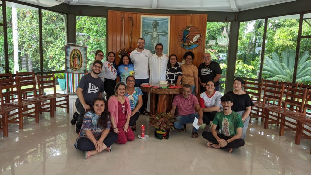 Colaboradores da PAAM vivenciam retiro inaciano na casa de retiros Vicente Cañas 