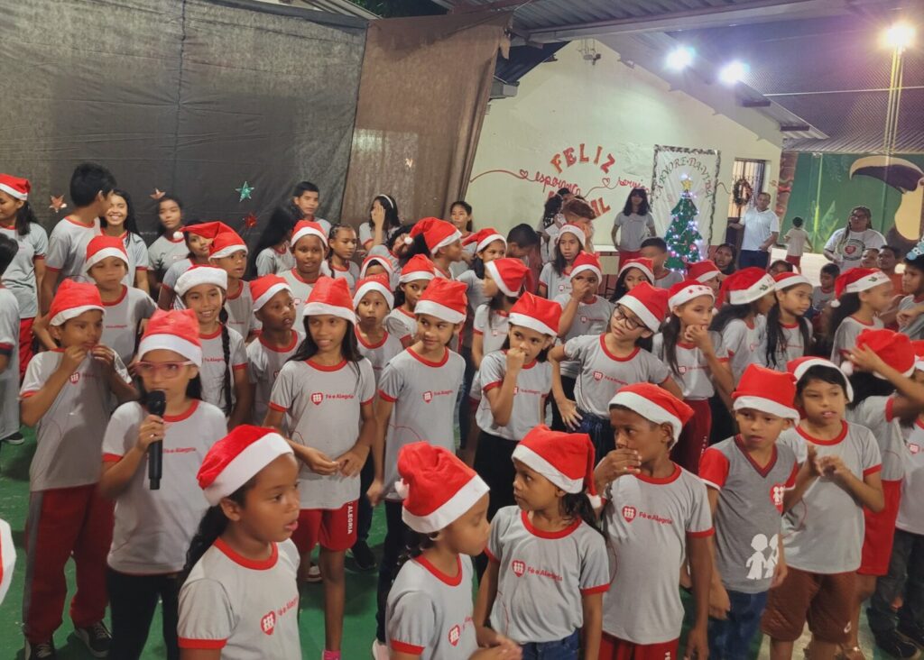 Celebração natalina na Fundação Fé e Alegria AM destaca realizações e solidariedade