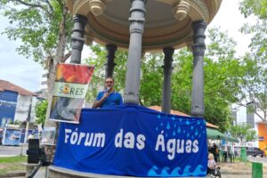 Tribuna das Águas debate direitos humanos e sustentabilidade em praça pública de Manaus