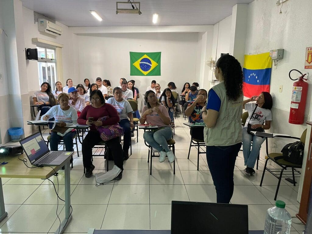 Curso de português do Sjmr integra migrantes em Manaus