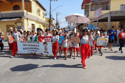 Fé e Alegria Amazonas realiza 3° Caminhada Pelo Direito de ser Criança e Adolescente