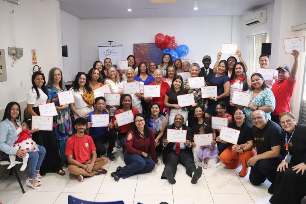 Formatura temática celebra conclusão de curso de Português do SJMR em Manaus