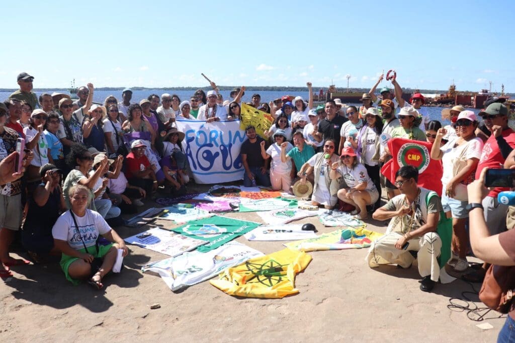 Romaria das Águas denuncia ameaças aos rios amazônicos e cobra direitos em Manaus